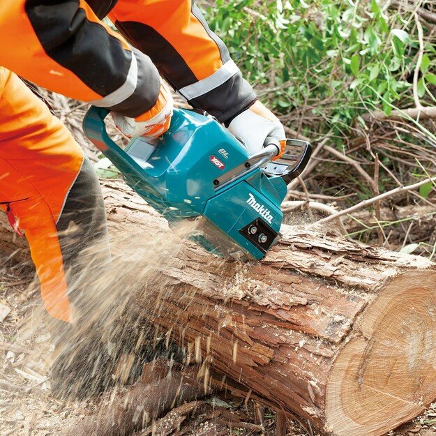 MAKITA. CHAINSAW 40V XGT UC012GZ 40cm
