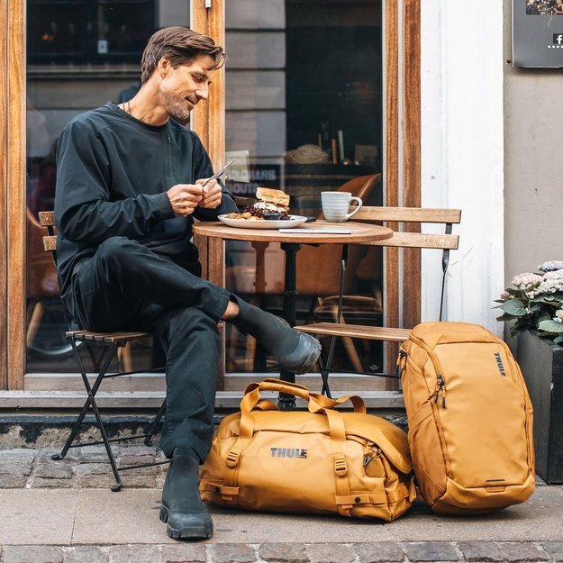 Thule | Backpack 26L | Chasm | Fits up to size 16   | Laptop backpack | Waterproof | Golden Brown