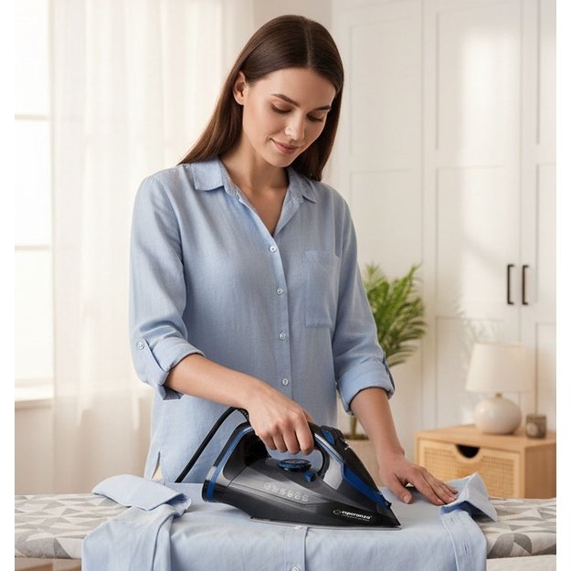 Esperanza EHI012  Steam iron, ceramic soleplate, black, 2600W