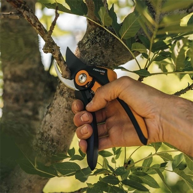 FISKARS SCISSOR PRUNING SHEARS PLUS P541