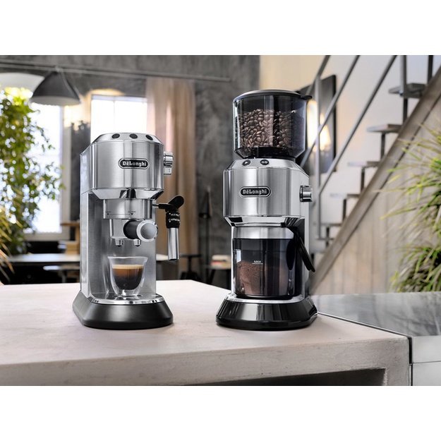 Delonghi | Dedica Espresso Coffee Maker | EC685.M | Pump pressure 15 bar | Built-in milk frother | Semi-automatic | 1300 W | Ino