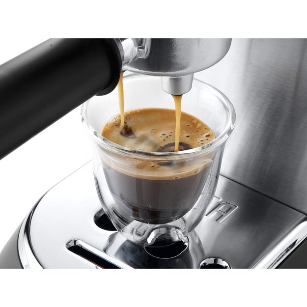 Delonghi | Dedica Espresso Coffee Maker | EC685.M | Pump pressure 15 bar | Built-in milk frother | Semi-automatic | 1300 W | Ino