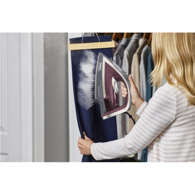 TEFAL | FV6870E0 | Steam Iron | 2800 W | Water tank capacity 270 ml | Continuous steam 40 g/min | Red/Grey 1