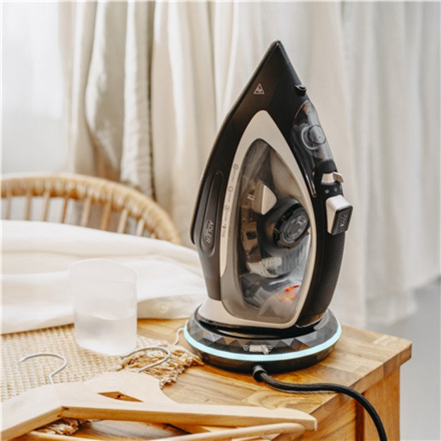Adler Steam Iron | AD 5043 | Steam Iron | 2800 W | Water tank capacity 300 ml | Continuous steam 30 g