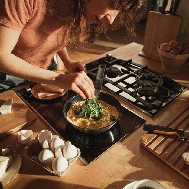 FS. 20cm FRYING PAN WITH CERAMIC COATING FUNCTIONAL FORM