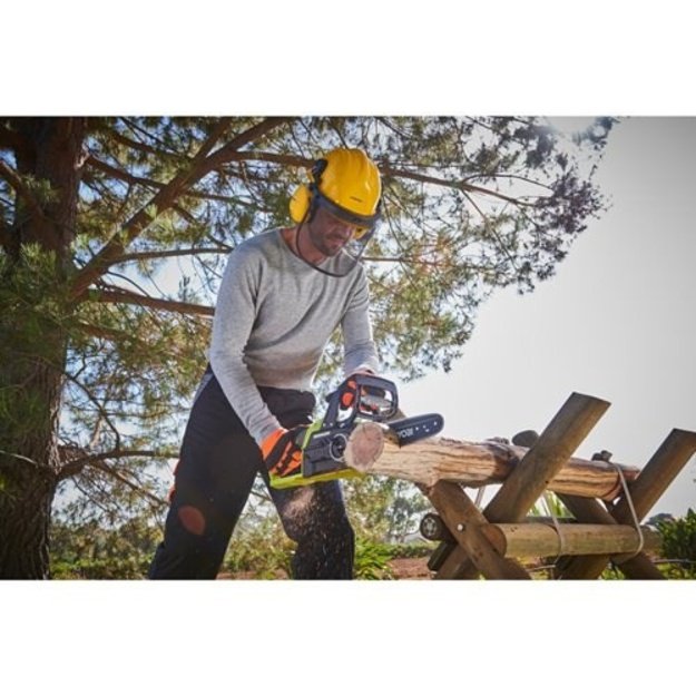 147820 Ryobi 18V Brushless Chainsaw