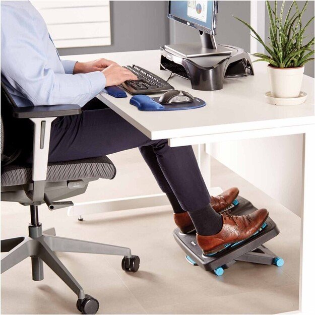 Fellowes Ergonomics energizing footrest for feet