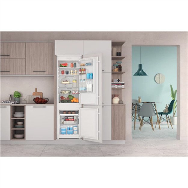 INDESIT Refrigerator INC18 T111 Energy efficiency class F Built-in Combi Height 177 cm No Frost system Fridge net capacity 182 L